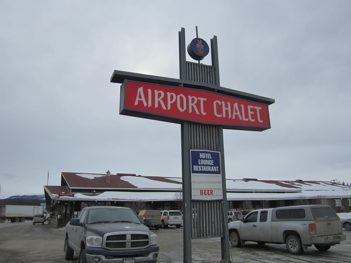 Airport Chalet Hotel Whitehorse Exterior foto